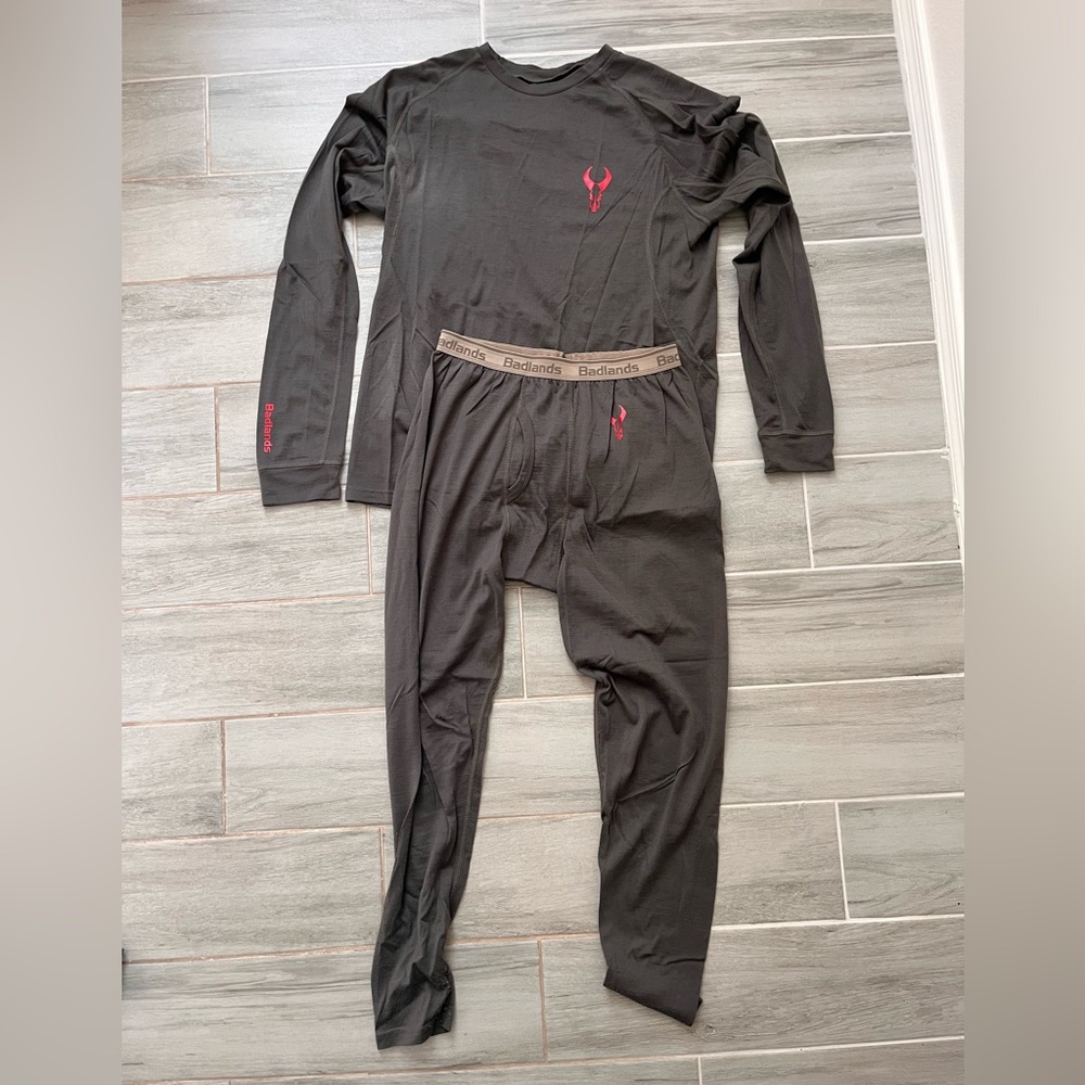 Badlands Gear size Large merino wool base layers